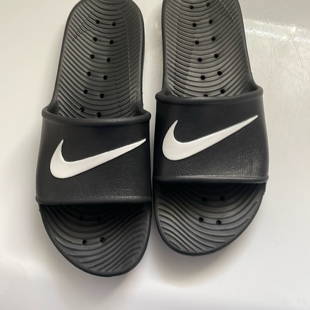 Nike slides men’s.